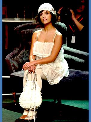 Monica Cruz alias Sylvia  de Un Dos Tres