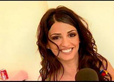 Monica Cruz alias Sylvia dans Un Dos Tres